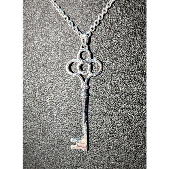 925 Sterling Silver Key Pendant 18" Chain Necklace - Picture 3 of 8